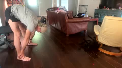 shortshortsman online show from October 8, 5:08 pm