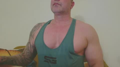 Snapshot of show_on_for_you chatting on February 25, 9:37 pm show_on_for_you online show from February 25, 9:37 pm