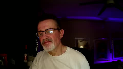 Snapshot of shrewtamer chatting on October 1, 5:17 am shrewtamer online show from October 1, 5:17 am
