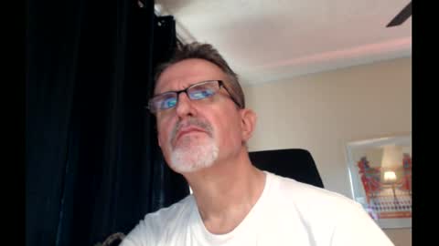 Snapshot of shrewtamer chatting on March 4, 12:39 am shrewtamer online show from March 4, 12:39 am