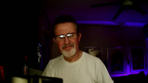 Snapshot of shrewtamer chatting on September 30, 5:07 am shrewtamer online show from September 30, 5:07 am
