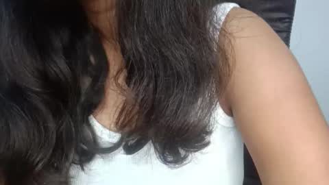 shreya_0 online show from December 16, 1:06 pm