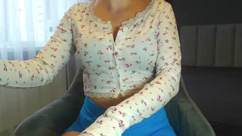 shy_26 online show from March 6, 10:09 am