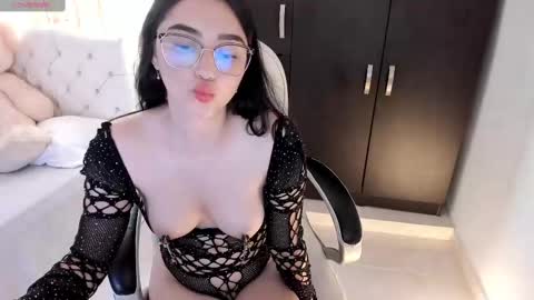 Snapshot of shy_angel4 chatting on September 17, 6:55 pm Nahomy online show from September 17, 6:55 pm