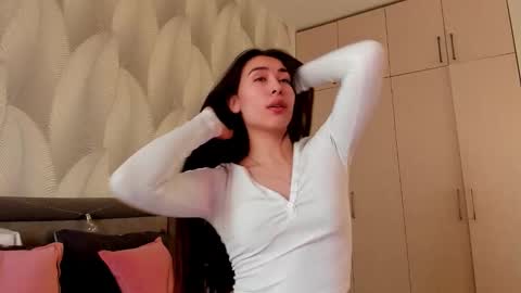 Mika online show from February 5, 2:48 am