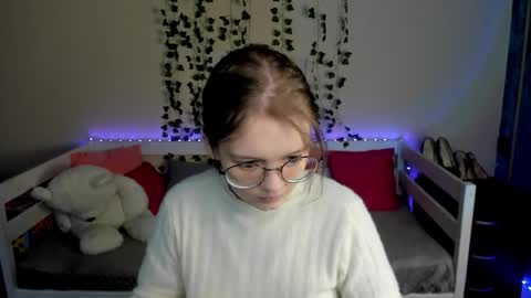 shy_elina01 online show from October 21, 10:42 am