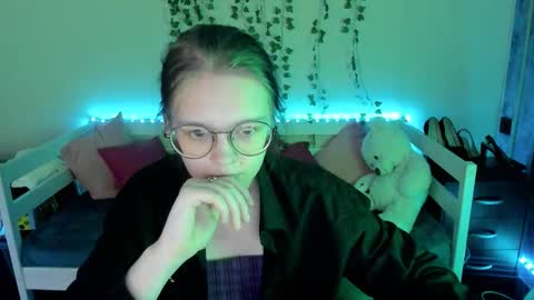 Snapshot of shy_elina01 chatting on October 10, 10:32 am shy_elina01 online show from October 10, 10:32 am