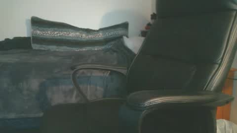 shyboyhugecum2020 online show from March 17, 3:33 am