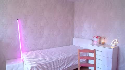 Snapshot of sidereal_ chatting on September 22, 8:18 am sidereal_ online show from September 22, 8:18 am