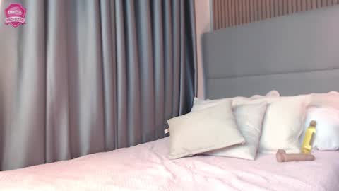 Snapshot of sienna_blake_ chatting on January 17, 11:18 pm Sienna Blake online show from January 17, 11:18 pm