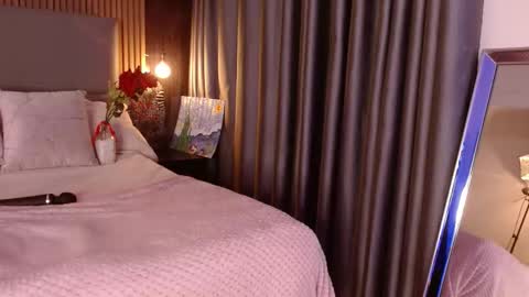 Snapshot of sienna_blake_ chatting on October 17, 10:03 pm Sienna Blake online show from October 17, 10:03 pm