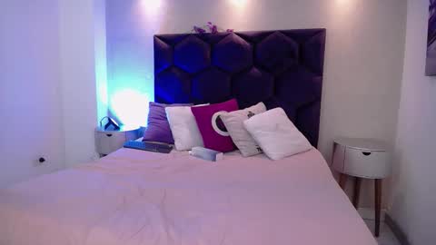 siennaluxee online show from January 6, 3:32 am