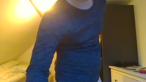 silent_control93 online show from December 30, 3:23 pm