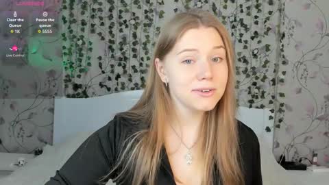 Chloe online show from November 19, 5:18 am