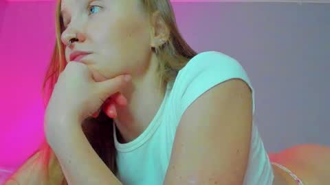 Snapshot of silky_huzelnut chatting on October 12, 8:54 pm Mila online show from October 12, 8:54 pm