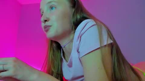 Snapshot of silky_huzelnut chatting on September 12, 8:00 pm Mila online show from September 12, 8:00 pm