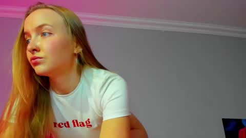 Mila online show from November 17, 8:28 am