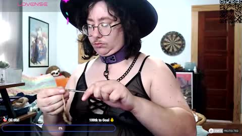 Snapshot of silver_willow chatting on October 16, 3:22 pm Willow online show from October 16, 3:22 pm