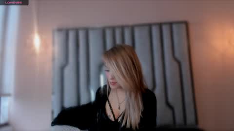 Silvy Layton online show from February 25, 4:04 pm