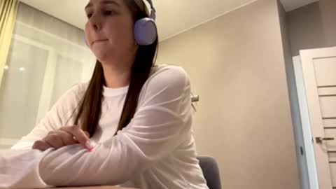 Snapshot of simapickford chatting on October 1, 11:09 am Rose online show from October 1, 11:09 am
