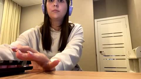 Snapshot of simapickford chatting on September 27, 11:08 am Rose online show from September 27, 11:08 am