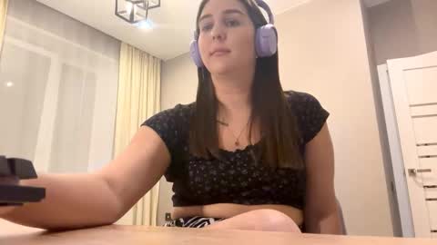Snapshot of simapickford chatting on October 3, 11:07 am Rose online show from October 3, 11:07 am