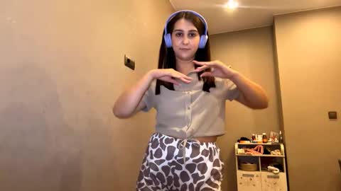 Snapshot of simapickford chatting on October 15, 10:05 am Rose online show from October 15, 10:05 am