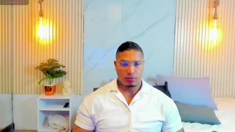 Snapshot of simeone_panda chatting on March 4, 11:51 am simeone_panda online show from March 4, 11:51 am