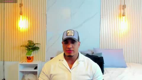 Snapshot of simeone_panda chatting on February 27, 11:39 am simeone_panda online show from February 27, 11:39 am