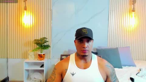 Snapshot of simeone_panda chatting on March 5, 12:38 am simeone_panda online show from March 5, 12:38 am