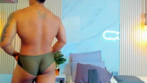 Snapshot of simeone_panda chatting on March 9, 3:27 pm simeone_panda online show from March 9, 3:27 pm