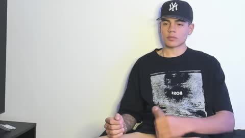 Snapshot of simon_alvarez01 chatting on March 3, 11:56 pm Simon Independent Model online show from March 3, 11:56 pm