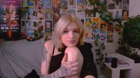 Snapshot of simona_rain chatting on October 21, 10:46 pm Simona online show from October 21, 10:46 pm