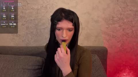Snapshot of simona_rain chatting on March 1, 1:43 am Simona online show from March 1, 1:43 am