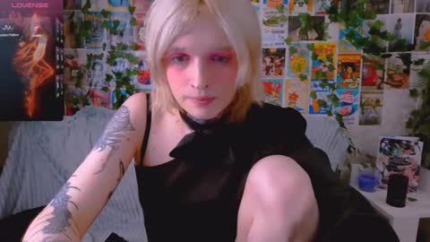 Snapshot of simona_rain chatting on October 18, 4:38 am Simona online show from October 18, 4:38 am