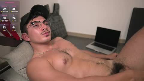 Snapshot of simoon_01 chatting on March 7, 8:13 am SIMOON online show from March 7, 8:13 am
