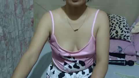 Snapshot of simply_me143 chatting on September 23, 1:10 am mia online show from September 23, 1:10 am