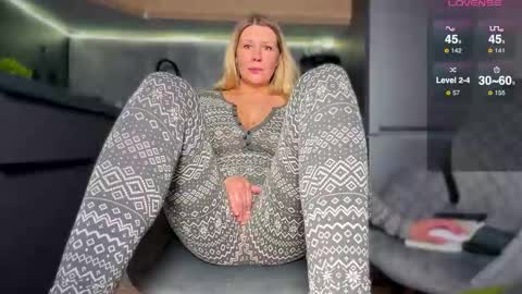 A present for me  online show from December 15, 7:32 pm