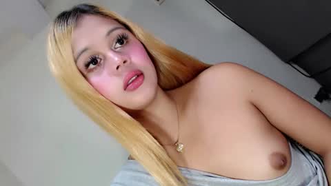 sinfulrose_ online show from April 5, 10:29 pm