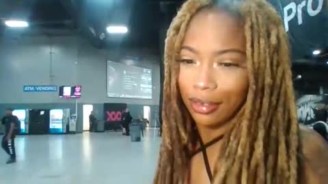  U M M E R online show from October 26, 5:34 pm