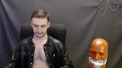 Snapshot of sir_damien chatting on February 8, 8:21 pm Sir Damien online show from February 8, 8:21 pm