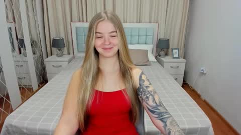 SirenaBloom online show from December 15, 5:36 am