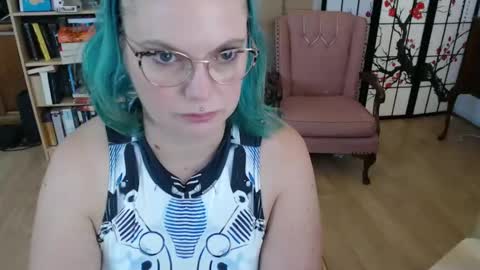 Sirene Serpens online show from February 3, 12:15 am