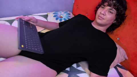 Snapshot of sirius_angels chatting on December 21, 11:24 pm Sirius angels online show from December 21, 11:24 pm