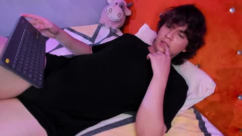 Snapshot of sirius_angels chatting on December 10, 2:38 am Sirius angels online show from December 10, 2:38 am