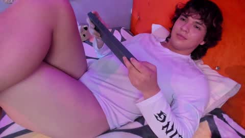 Snapshot of sirius_angels chatting on December 11, 2:41 am Sirius angels online show from December 11, 2:41 am