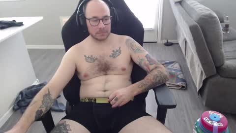 Snapshot of sirscotty831 chatting on December 15, 10:37 pm Sir Scotty online show from December 15, 10:37 pm