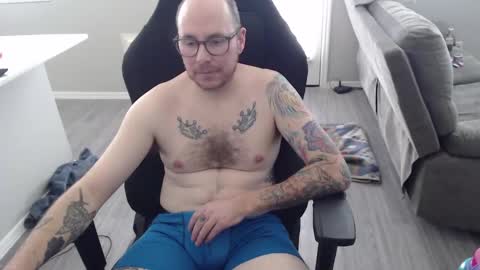 Snapshot of sirscotty831 chatting on December 14, 8:18 pm Sir Scotty online show from December 14, 8:18 pm