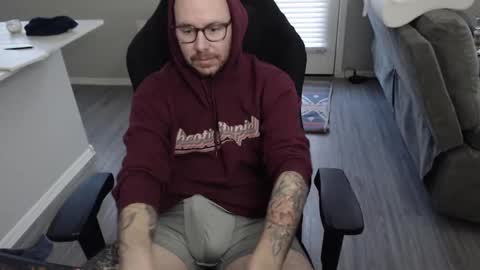 Snapshot of sirscotty831 chatting on February 4, 2:32 pm Sir Scotty online show from February 4, 2:32 pm