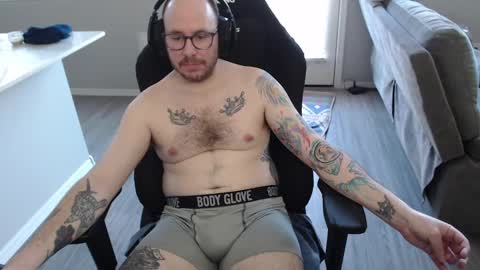 Snapshot of sirscotty831 chatting on February 3, 12:04 am Sir Scotty online show from February 3, 12:04 am